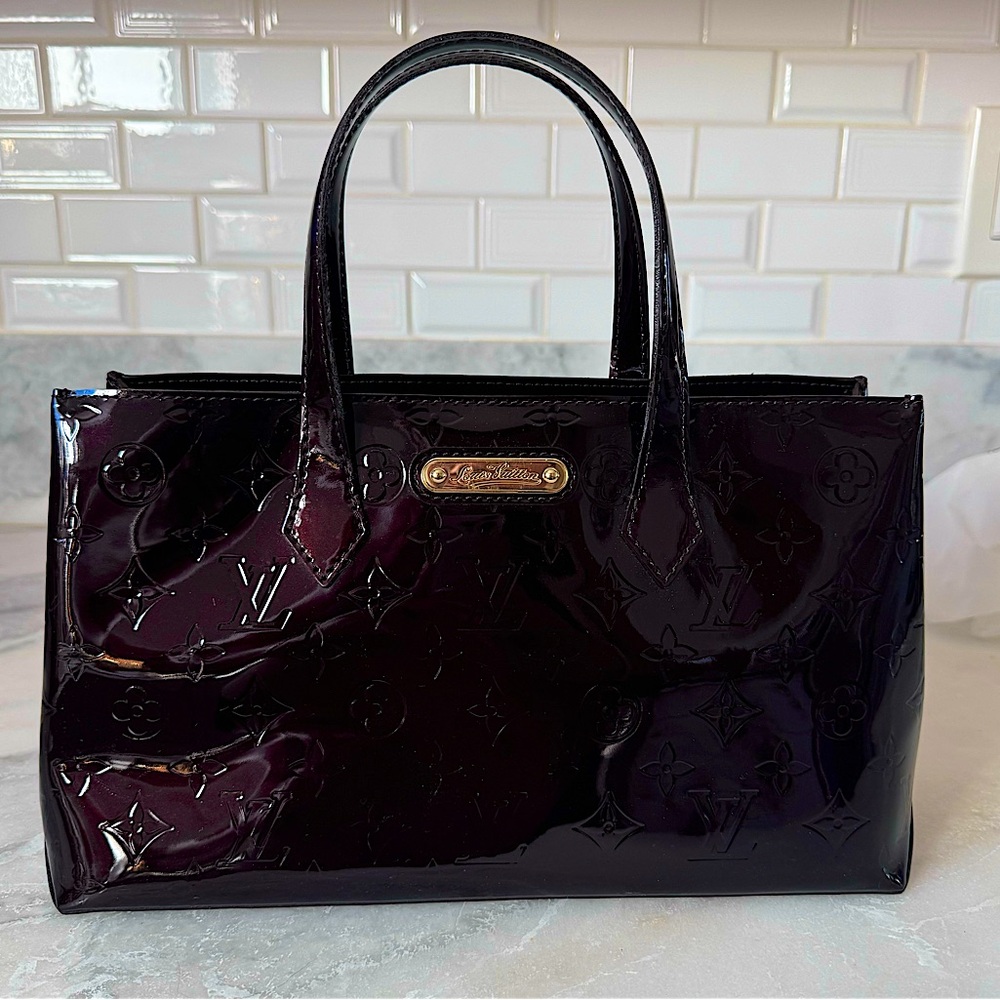 Louis Vuitton
Wilshire Handbag Monogram Vernis PM